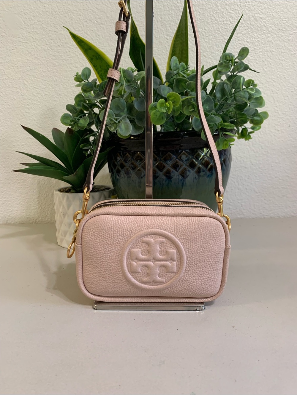 👜💕 Tory Burch Kira Pebbled Leather Camera Bag - Blush Pink